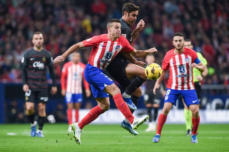 霍伊伦：我想进球，但我是团队型球员，球队获胜最重要（霍伊伦：我渴望进球，但团队优先，赢球最关键）