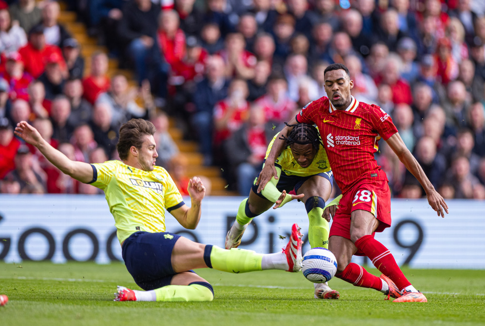 拉波尔塔犀利比喻：一群公鸡如何搅乱皇家马德里的鸡舍？（拉波尔塔妙喻：一群公鸡如何闹翻皇马鸡舍？）