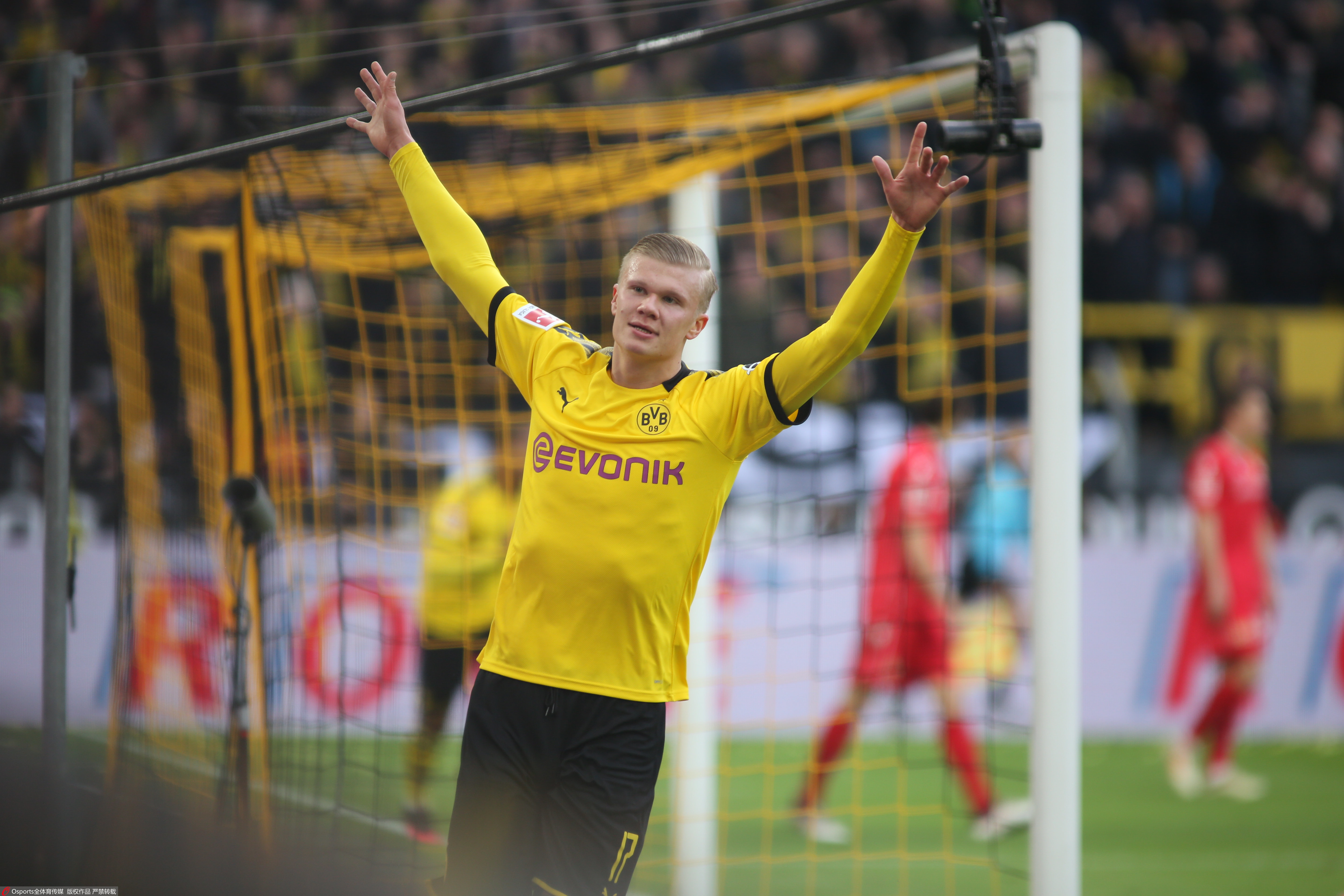 科尔：格林将在当地时间周日归队，但能否出战尚待队医决定（科尔：格林将于当地时间周日归队，是否出战待队医评估）