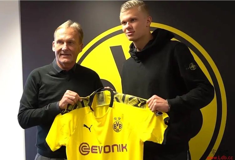 34胜2平，拜仁欧冠小组／联赛阶段主场36场不败（拜仁欧冠小组赛／联赛阶段主场保持36场不败，战绩34胜2平）