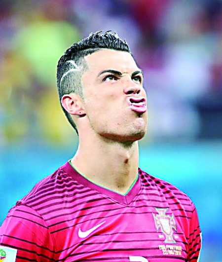 FM26逆天Bug，外场球员“闪现”至门前挡出对方主罚的点球（FM26爆出离谱Bug：外场球员瞬移到门前封堵对方点球）