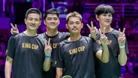 记者：申花携六外援出战广岛三箭，李可因伤未随队前往（记者：申花将以六外援阵容做客挑战广岛三箭，李可因伤缺席）