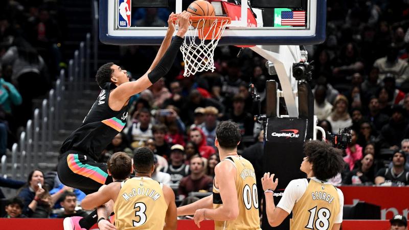 半场战报：格拉斯哥流浪者0-2罗马，佩莱格里尼、苏莱破门（半场：罗马2-0领先格拉斯哥流浪者，佩莱格里尼与苏莱建功）