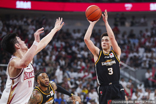 惊天倒钩！官方：蒙铁尔倒钩世界波当选2025普斯卡什奖（年度最佳进球！蒙铁尔倒钩世界波荣膺2025普斯卡什奖）