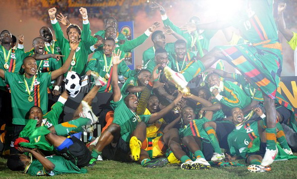 卡尔：我一直在提高右脚技术，能在17岁欧冠进球意义重大（卡尔：专注提升右脚能力，17岁欧冠破门意义非凡）