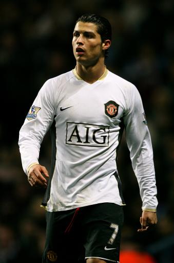 将迎个人第六次世界杯！C罗社媒：全力以赴吧，葡萄牙（C罗冲击第六次世界杯：社媒鼓劲，葡萄牙全力以赴）