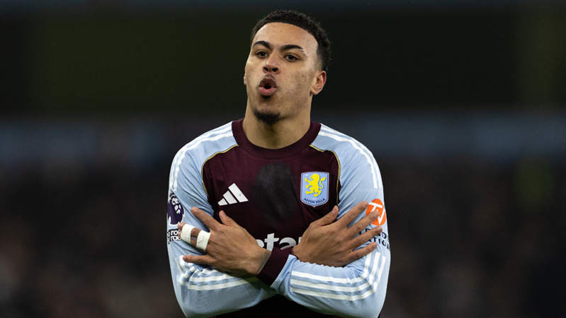 韦世豪：比赛尾声的点球太牵强，染红发为了在假期换个心情（韦世豪：最后时刻点球判罚过于勉强，染红发只为假期换换心情）