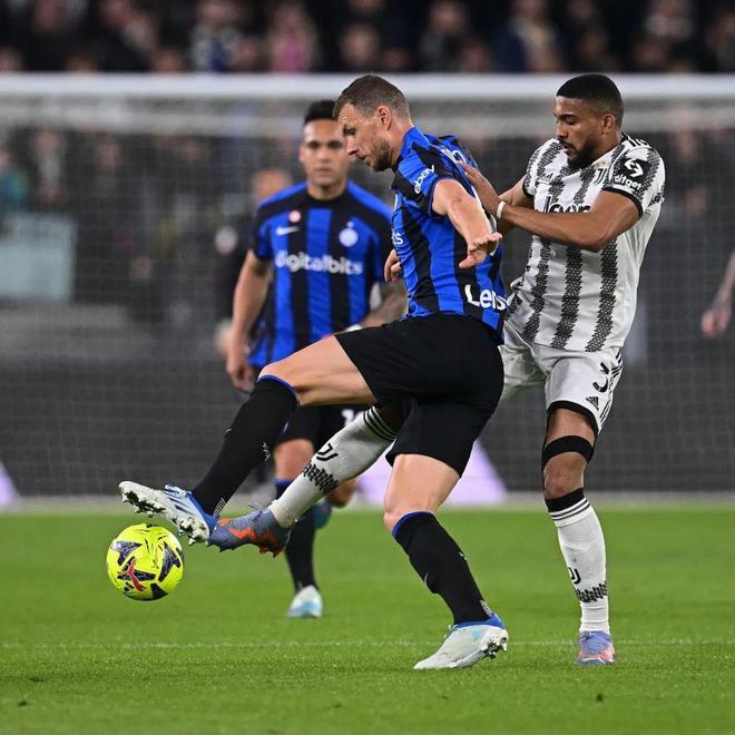 U21女排世锦赛：中国女排晋级，与美国队巅峰对决锁定小组第一（U21女排世锦赛：中国女排出线，将战美国争夺小组头名）